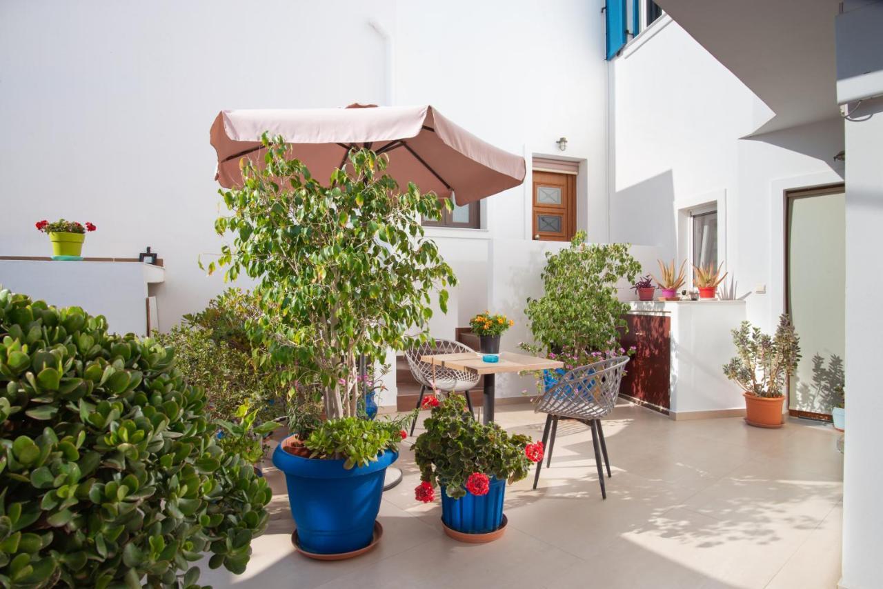 Angelica'S Deluxe Rooms In Adamas Экстерьер фото